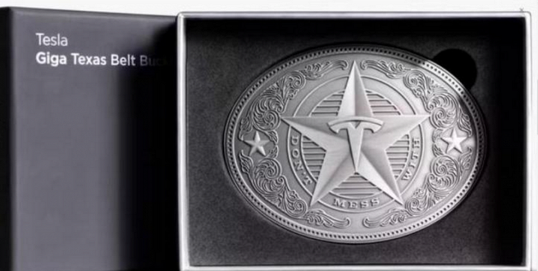 «Не связывайся с Tesla». Компания выпустила фирменную пряжку для ремня