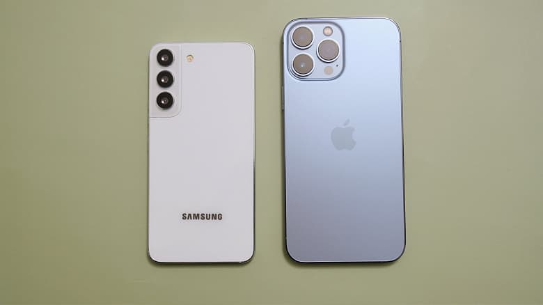«Не включайте экран Galaxy S22. iPhone 13 Pro Max позорно проиграет», — iPhone 13 Pro Max сравнили с крошечным Samsung Galaxy S22 «Не включайте экран Galaxy S22. iPhone 13 Pro Max позорно проиграет», — iPhone 13 Pro Max сравнили с крошечным Samsung Galaxy S22