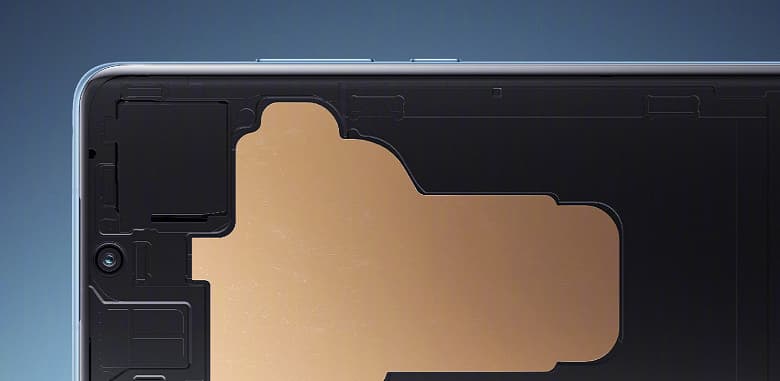 Первое живое фото Xiaomi 12 демонстрирует внутренности смартфона