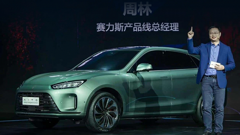 200 кВт•ч, 1000 км без подзарядки, разгон 0 до 100 км/ч за 4 с, расход 0,8 л на 100 км и Huawei HarmonyOS. Гибридный кроссовер Aito M5 показали на живых фото