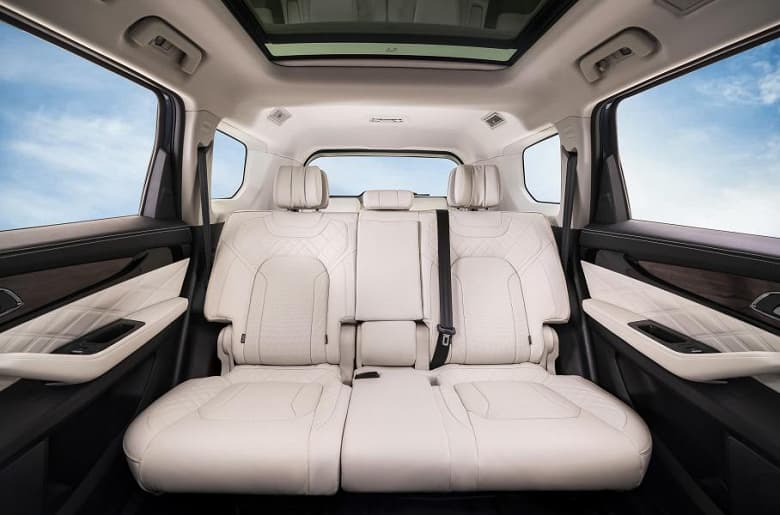 Самый мощный «китаец» за 3,6 млн рублей. В России стартовали продажи флагманского кроссовера Chery Exeed VX