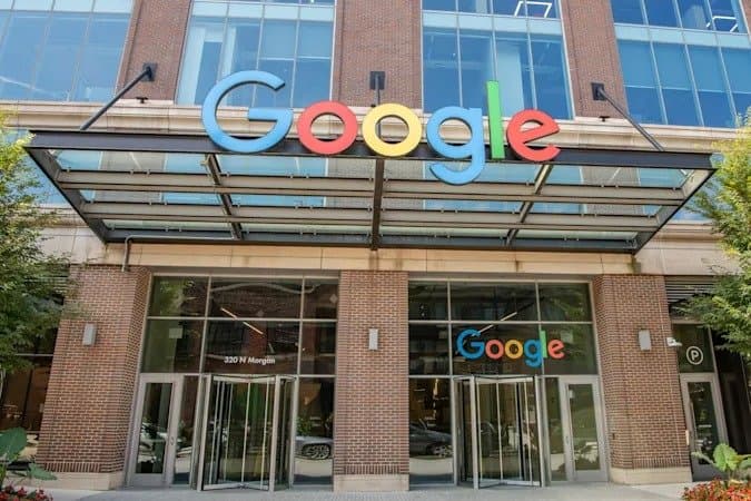 Google снова откладывает возвращение сотрудников в американские офисы Google снова откладывает возвращение сотрудников в американские офисы