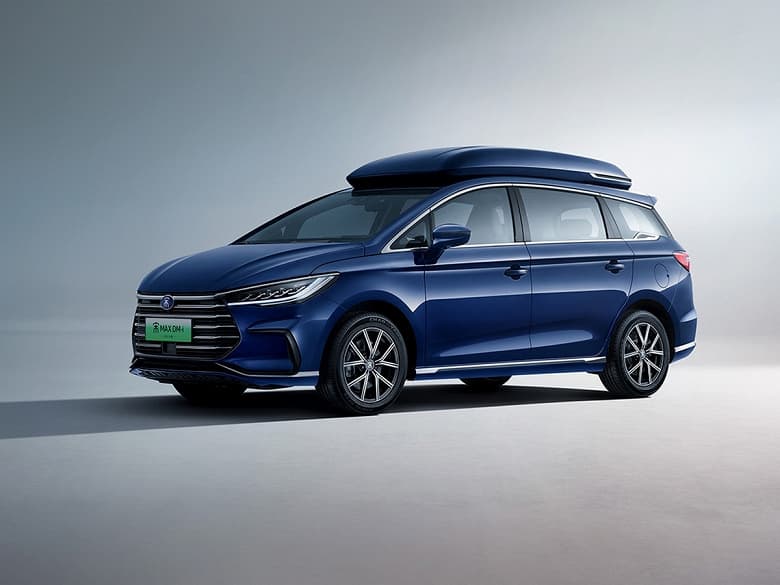 Почти 300 л.с. и расход 0,9 л на 100 км пути в семейном «супергибриде». Представлен BYD Song Max DM-i 2022 Почти 300 л.с. и расход 0,9 л на 100 км пути в семейном «супергибриде». Представлен BYD Song Max DM-i 2022