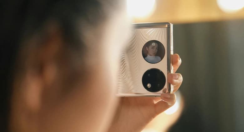 Два экрана, 50 Мп, 3-кратный зум, 66 Вт и ценовое преимущество. Чем Huawei P50 Pocket собирается победить Samsung Galaxy Z Flip3 5G