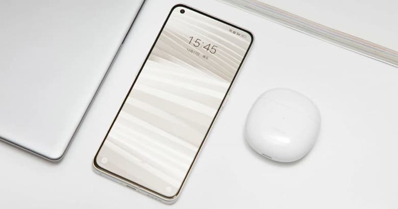 Realme впервые показала свой «бумажный» флагман Realme GT 2 Pro «лицом» Realme впервые показала свой «бумажный» флагман Realme GT 2 Pro «лицом»