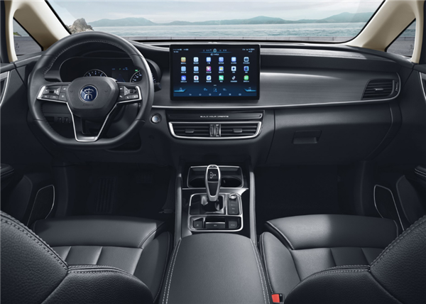 Почти 300 л.с. и расход 0,9 л на 100 км пути в семейном «супергибриде». Представлен BYD Song Max DM-i 2022