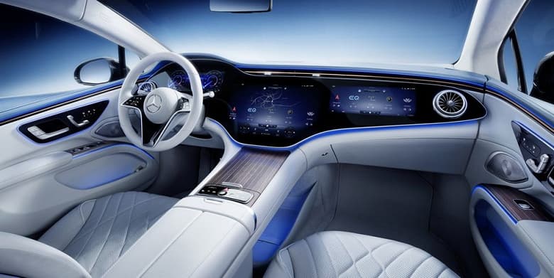 Mercedes-Banz показала футуристический интерьер флагманского электрического седана EQS с 56-дюймовым «гиперскрином»