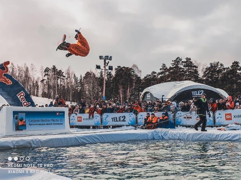 Xiaomi сделала первый фотоотчёт на новенький Redmi Note 10 Pro в России