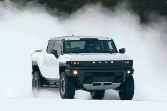 Электромобиль GM Hummer EV тестируют при минусовых температурах Электромобиль GM Hummer EV тестируют при минусовых температурах