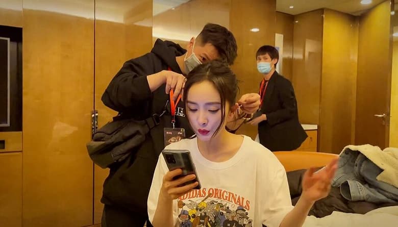 Самый дешёвый флагман на Snapdragon 888 впервые показали «лицом»: живые фото Realme GT