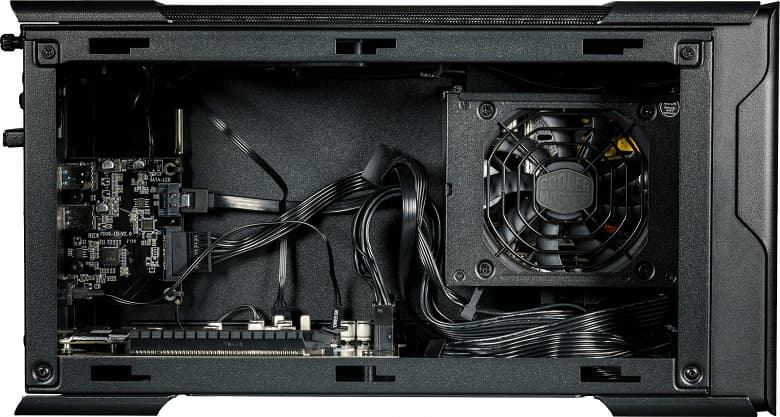 В корпусе для внешней видеокарты MasterCase EG200 есть отсек для накопителя с поддержкой горячей замены