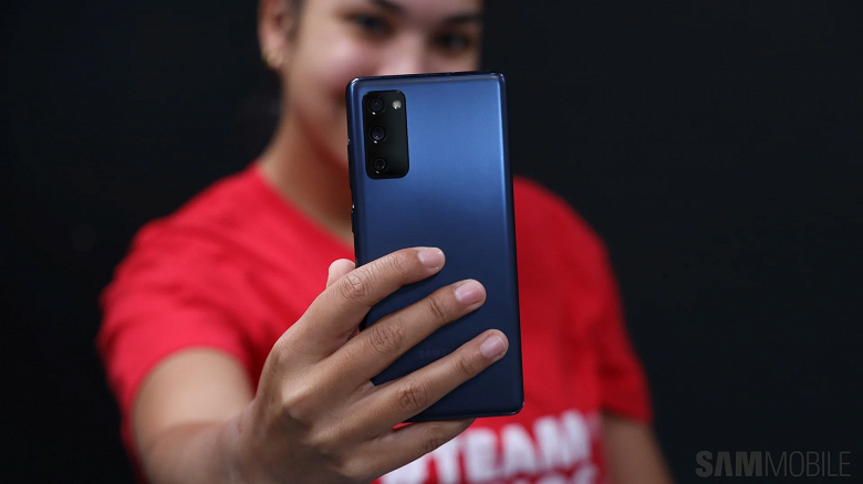 Недорогой флагман Samsung Galaxy S20 FE получил большое обновление, улучшающее камеру