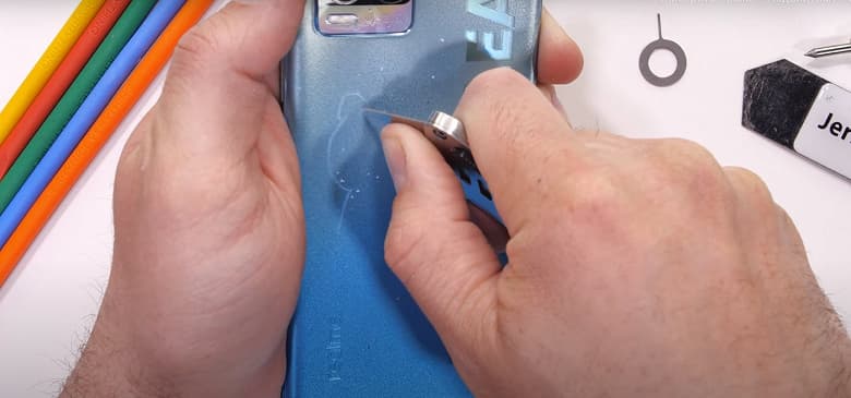 Пластиковый Realme 8 Pro оказался прочнее металлического Asus ROG Phone 5 в тесте JerryRigEverything Пластиковый Realme 8 Pro оказался прочнее металлического Asus ROG Phone 5 в тесте JerryRigEverything