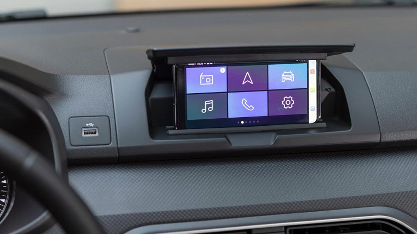 В новом Sandero нет экрана — его полностью заменяет смартфон