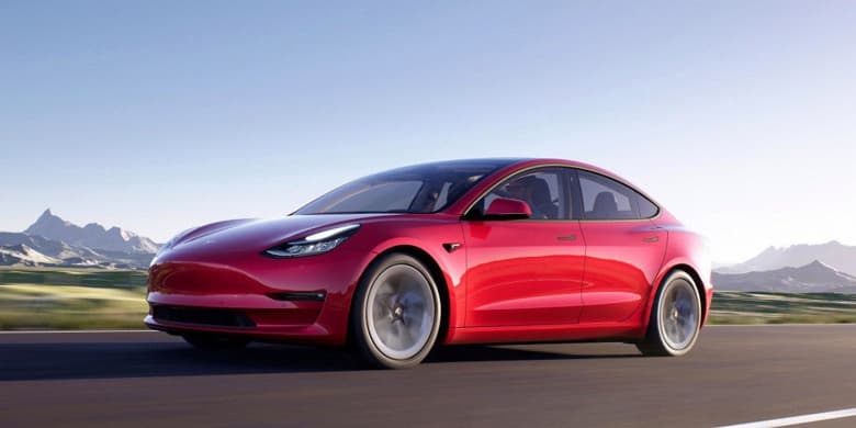 Tesla снова меняет цены на электромобили Model 3