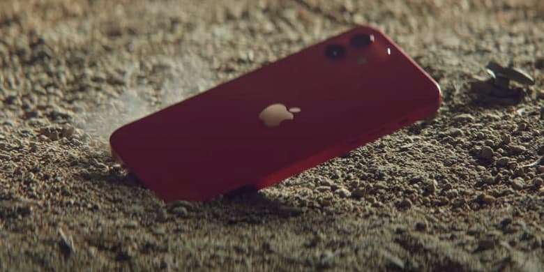 Apple пытается выдать iPhone 12 за неубиваемый смартфон Apple пытается выдать iPhone 12 за неубиваемый смартфон