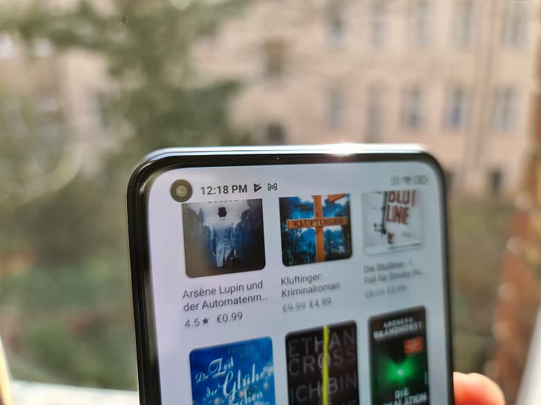 Xiaomi Mi 11 Lite не такой маленький, как кажется: смартфон в рабочем состоянии во всей красе