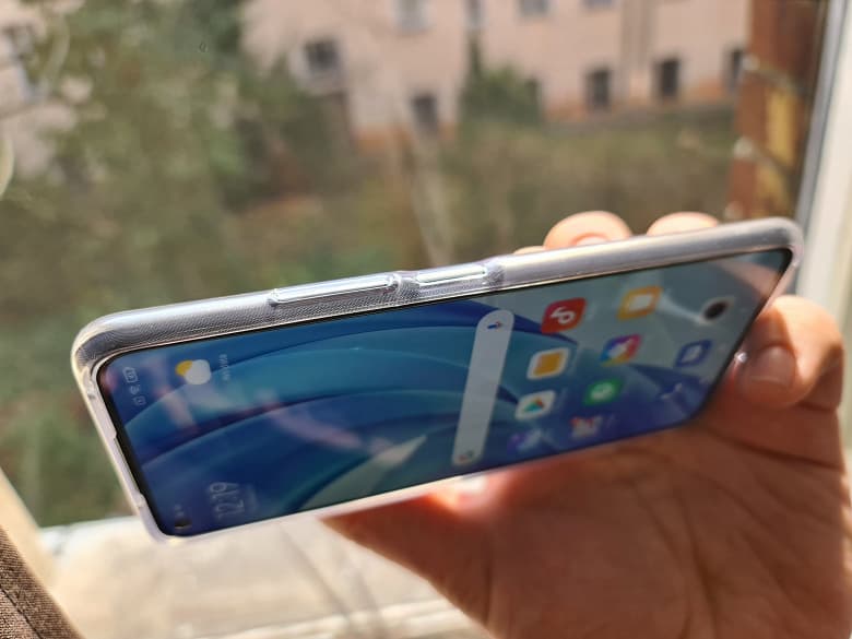 Xiaomi Mi 11 Lite не такой маленький, как кажется: смартфон в рабочем состоянии во всей красе