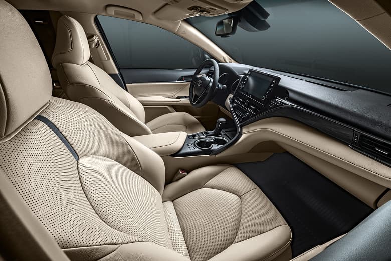 Старт продаж новой Toyota Camry в России: медиасистема с Apple CarPlay и Android Auto, и многое другое