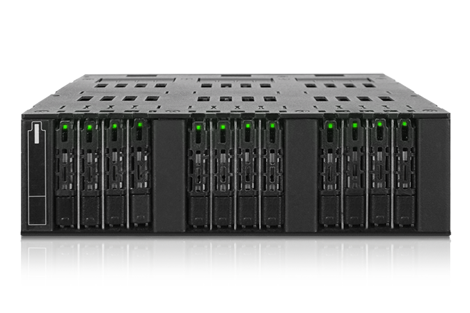 Icy Dock ToughArmor MB872MP-B позволяет установить в отсек для оптического привода 12 твердотельных накопителей