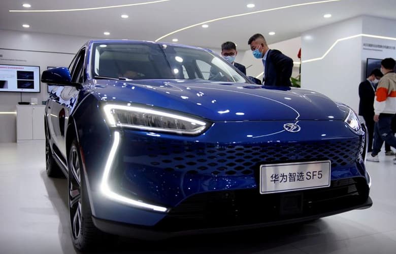 Huawei хочет приобрести контрольный пакет акций одного из китайских производителей электромобилей