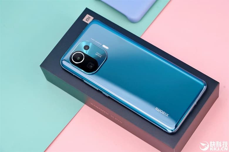 Флагманский смартфон Xiaomi Mi 11 Pro с рекордно большим датчиком изображения и IP68 появился в магазинах