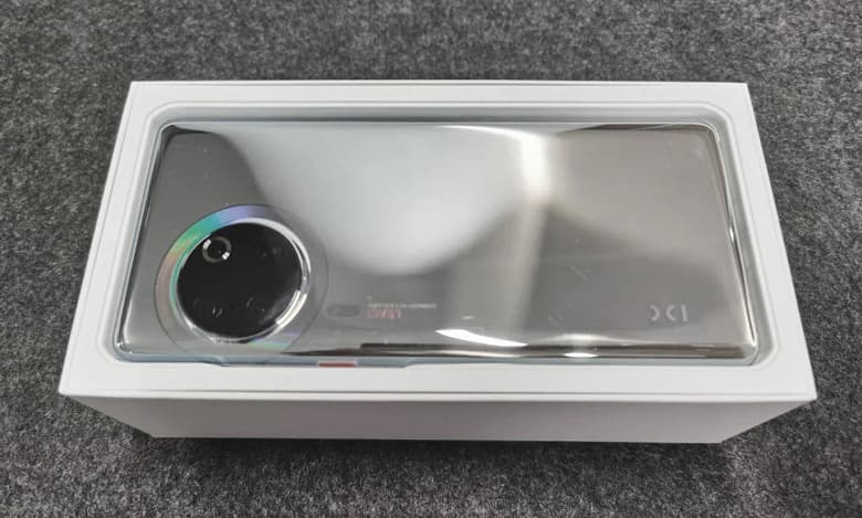 Прототип Huawei P50 запечатлён на живых фото. И он выглядит совсем не так, как предполагали многие