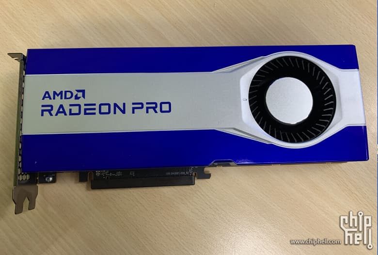 Фото дня: видеокарта AMD Radeon Pro на графическом процессоре Navi 21