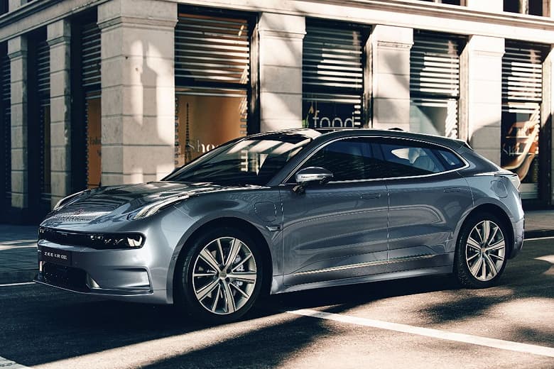 Представлен электромобиль Geely Zeekr 001 с запасом хода 700 км и разгоном до «сотни» быстрее 4 с