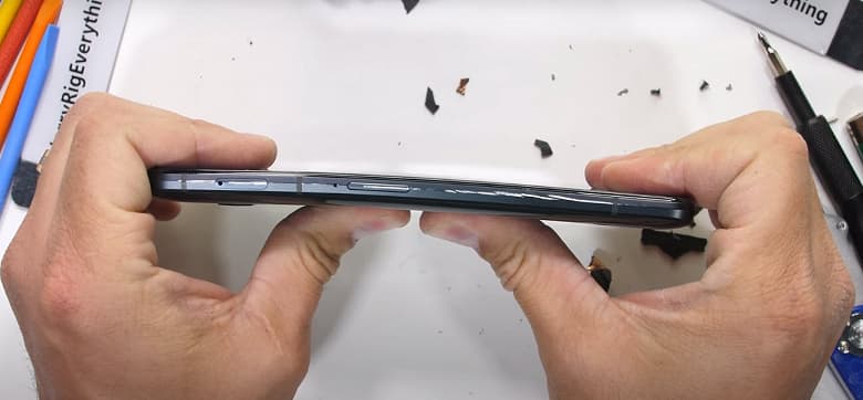 Единственный игровой смартфон 2021 года, который не ломается и не гнётся — это Black Shark 4