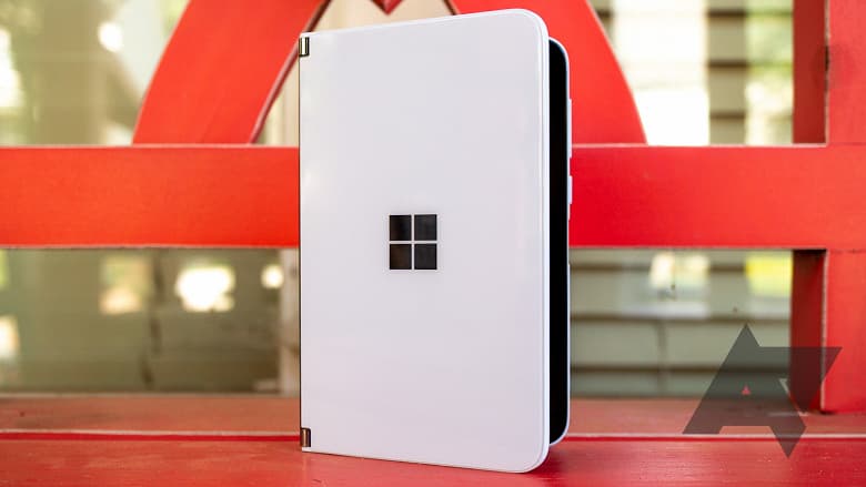 Складной смартфон Microsoft на основе Android временно отдают за 2,3 изначальной цены