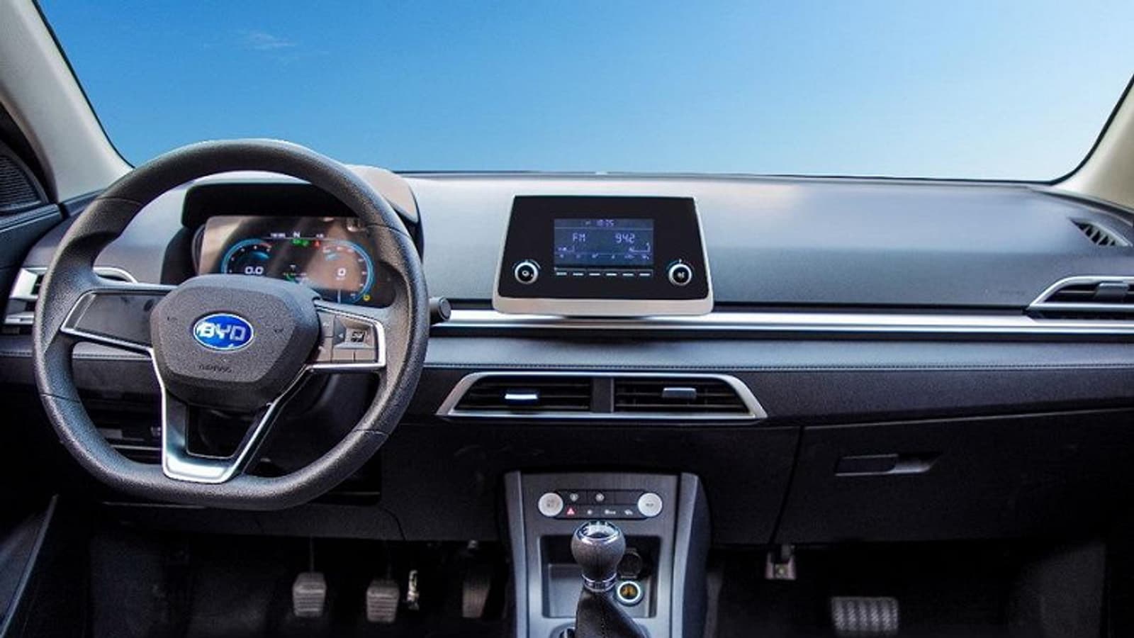 Представлен электромобиль с четырьмя педалями