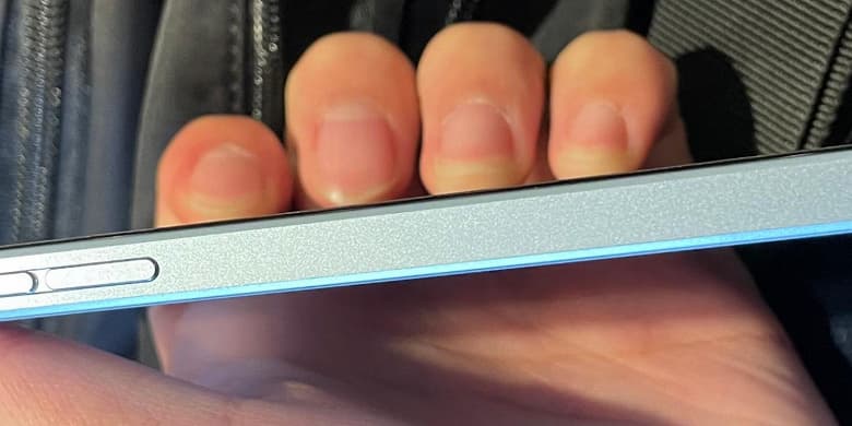 Первые живые фото Oppo Reno6