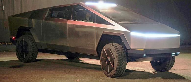 Tesla Cybertruck стал суперхитом: автомобиль заказали болеее миллиона человек