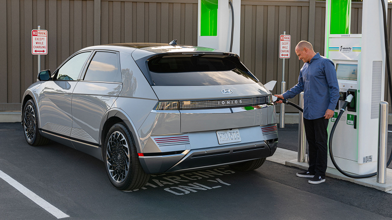 Представлен американский Hyundai Ioniq 5 с возможностью зарядки других электромобилей, велосипедов и так далее