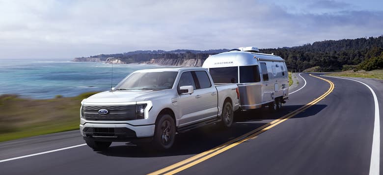 Самый популярный автомобиль США превратился в электромобиль. Представлен Ford F-150 Lightning с разгон до 100 км/ч за 4 с, запасом хода до 480 км и ценой от 27 500 долларов