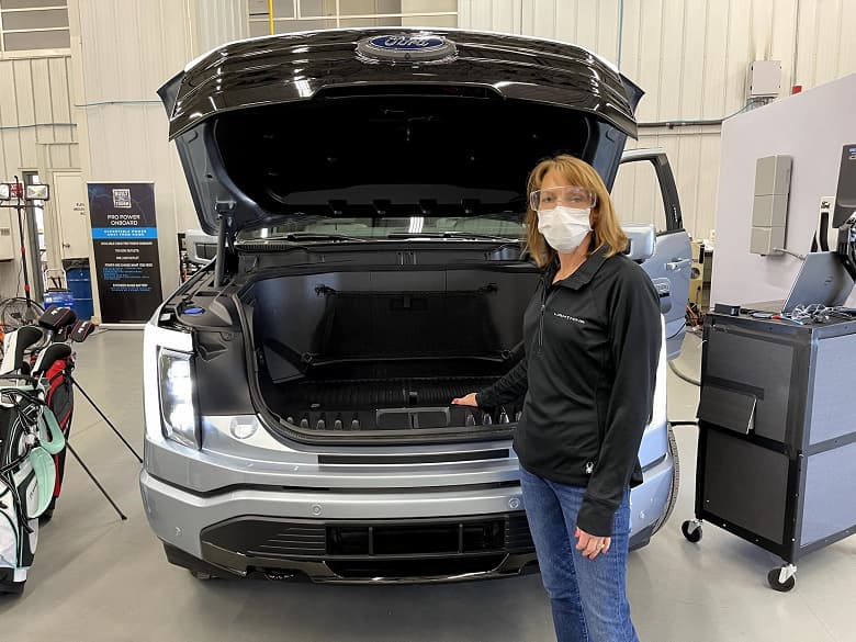 Самый популярный автомобиль США превратился в электромобиль. Представлен Ford F-150 Lightning с разгон до 100 км/ч за 4 с, запасом хода до 480 км и ценой от 27 500 долларов