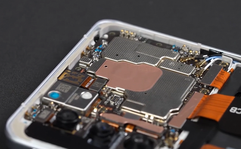 Так выглядит самый тонкий, самый дешевый и хитовый игровой смартфон изнутри. Опубликована официальная разборка Redmi K40 Game Enhanced Edition