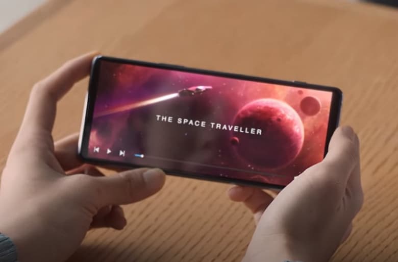 Sony показала потенциальный флагманский смартфон Xperia 2022 года в рекламе новых наушников