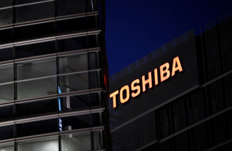 Глава Toshiba выступил против призывов инвесторов к его отставке Глава Toshiba выступил против призывов инвесторов к его отставке