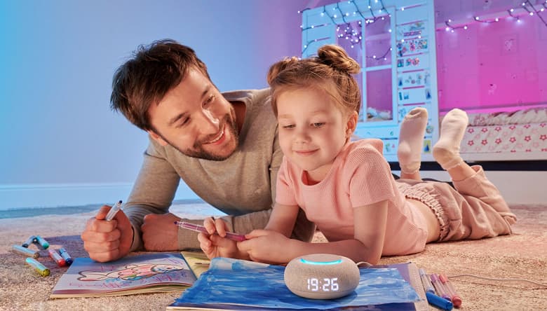 Умная колонка «Капсула» стала доступна в мини-версии с часами и забавной мимикой