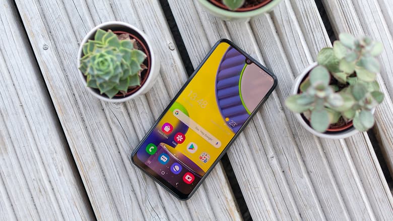 Заряжать очередной монстр автономности Samsung придётся долго. Galaxy M32 получит 15-ваттную зарядку