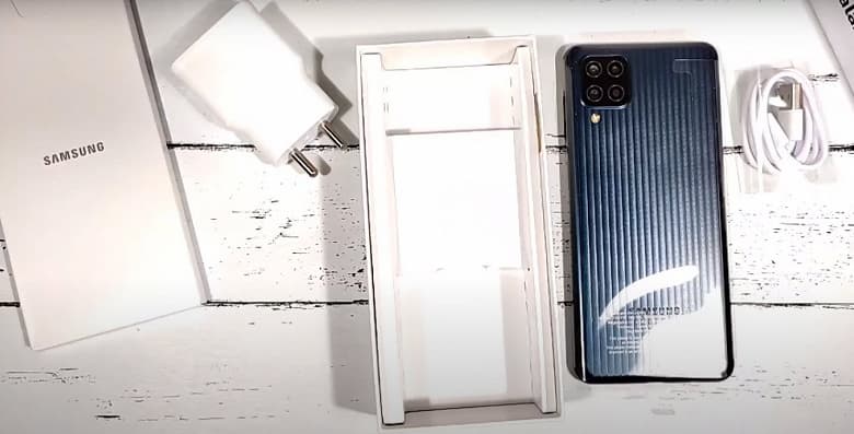 За неделю до анонса: распаковка и комплект поставки монстра автономности Samsung Galaxy M32