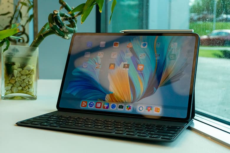 Представлен первый планшет Huawei с HarmonyOS, тройной камерой, 29 антеннами, 8 динамиками и аккумулятором на 10 050 мА•ч