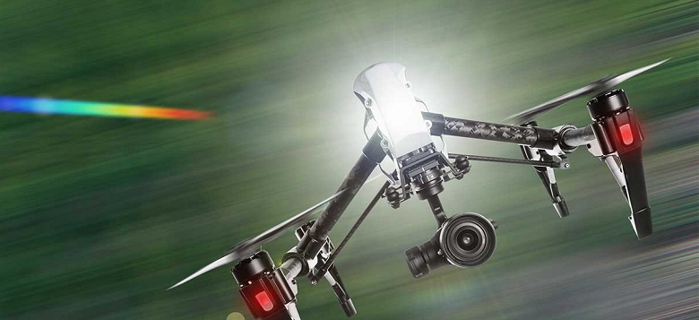 Полиция Малайзии использует дроны для проверки температуры людей с высоты до 20 метров Полиция Малайзии использует дроны для проверки температуры людей с высоты до 20 метров