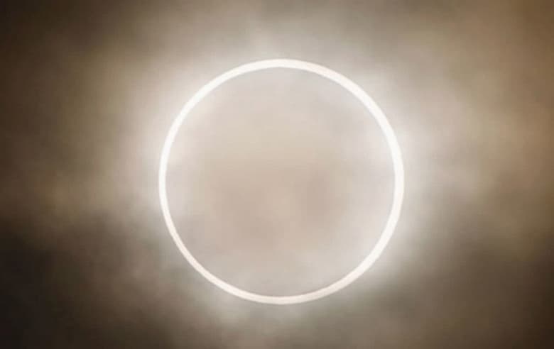 Впервые за 50 лет: завтра в России можно наблюдать кольцеобразное затмение Солнца, как посмотреть в Москве