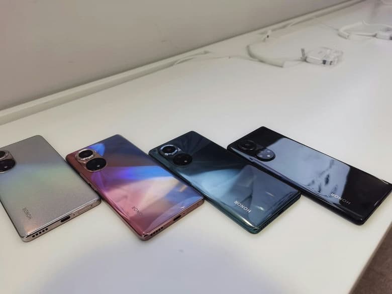 Фотогалерея дня: Honor 50 и Honor 50 Pro во всех необычных цветах на живых фото