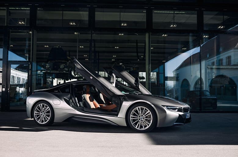 Создатель BMW i3 и i8 теперь работает в Apple