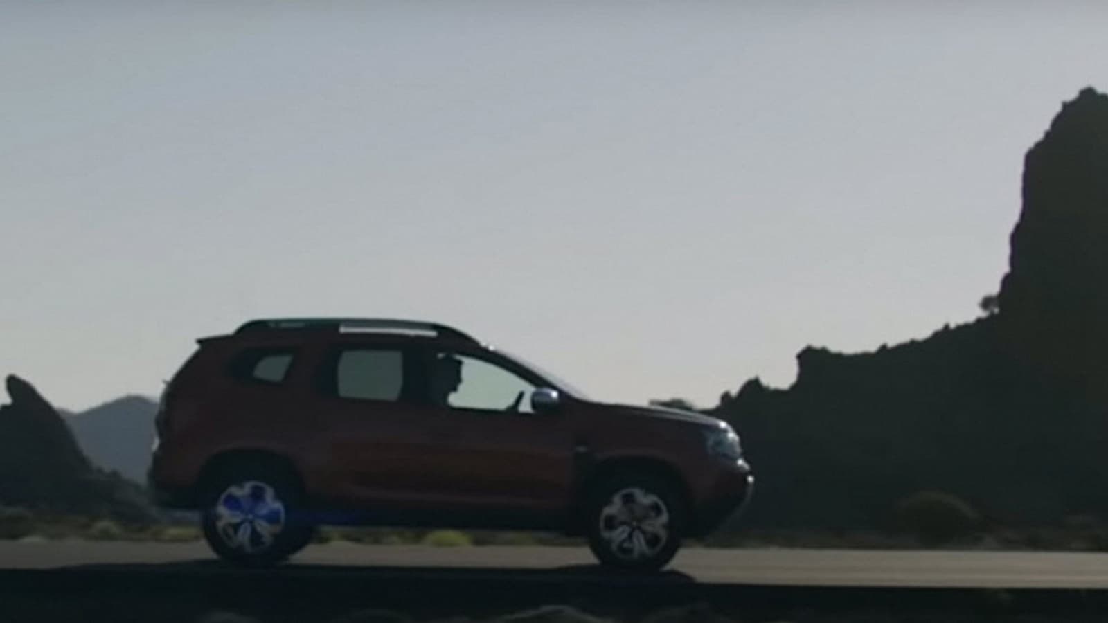 Совершенно новый Duster 2022 с поддержкой Apple CarPlay и Android Auto и новый логотип Dacia показали в видеоролике