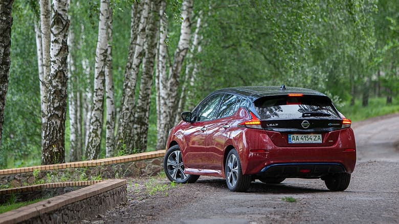 Один из самых популярных электромобилей в мире Nissan Leaf начали официально продавать на рынке Украины
